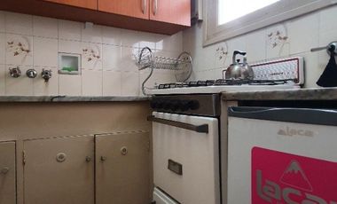 Departamento . dos ambientes . a la calle