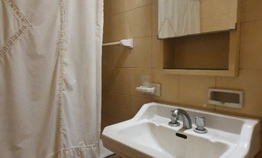 Departamento . dos ambientes . a la calle