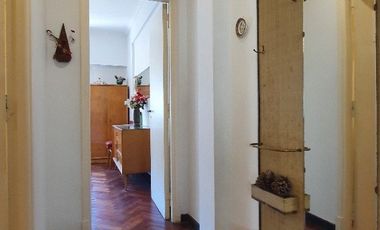 Departamento . dos ambientes . a la calle