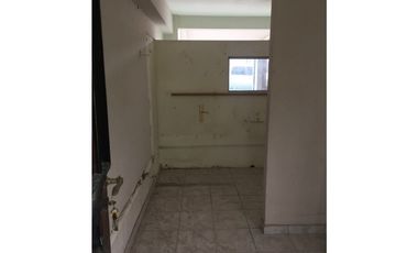 LOCAL EN VENTA, SOBRE AVENIDA BS AS!