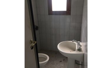 LOCAL EN VENTA, SOBRE AVENIDA BS AS!