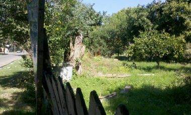 EXCELENTE TERRENO CON 2 EDIFICACIONES.