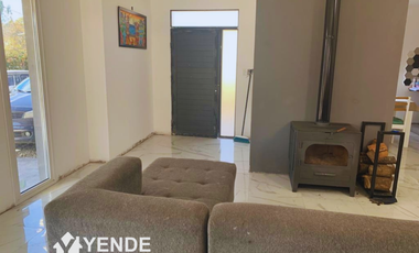 CASA EN 2 PLANTAS EN JUNIN BA BARRIO SEMI CERRADO