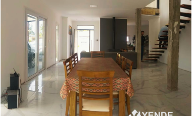 CASA EN 2 PLANTAS EN JUNIN BA BARRIO SEMI CERRADO