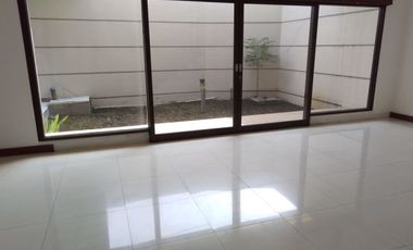Dijual Rumah Siap Huni One Gate Komplek Setra Duta Dekat Pintu Tol Pasteur