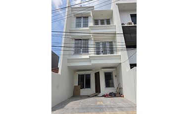 Rumah Gading Indah, Baru 3 lantai, Kelapa Gading
