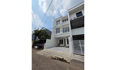 Rumah Gading Indah, Baru 3 lantai, Kelapa Gading