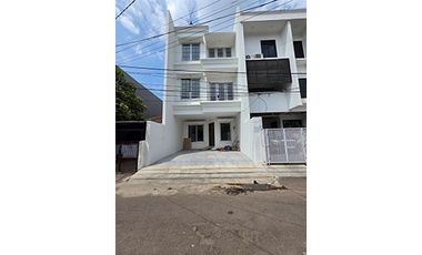 Rumah Gading Indah, Baru 3 lantai, Kelapa Gading