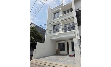 Rumah Gading Indah, Baru 3 lantai, Kelapa Gading