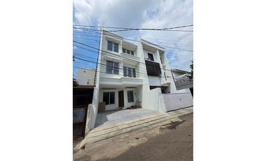 Rumah Gading Indah, Baru 3 lantai, Kelapa Gading