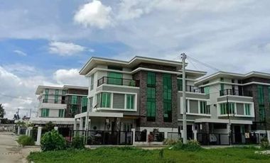 3-Storey Townhouse in Malibu Residences Davao