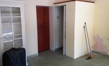 CASA EN GDRO. BAIGORRIA CON GRAN TERRENO (A MODERNIZAR)