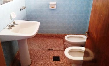 CASA EN GDRO. BAIGORRIA CON GRAN TERRENO (A MODERNIZAR)