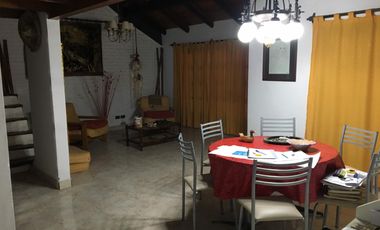 SE VENDE CHALET HERMOSO - CALLE 80 Y 57