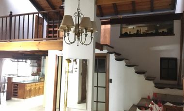 SE VENDE CHALET HERMOSO - CALLE 80 Y 57