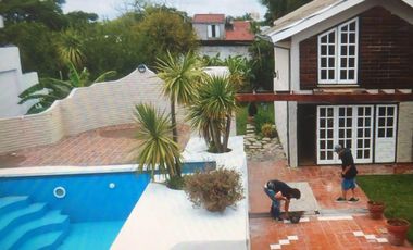 SE VENDE CHALET HERMOSO - CALLE 80 Y 57