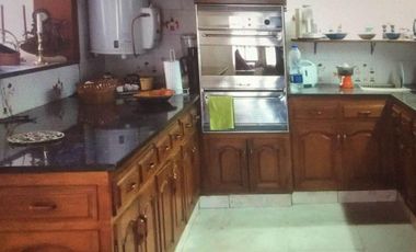 SE VENDE CHALET HERMOSO - CALLE 80 Y 57