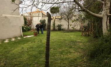 SE VENDE CHALET HERMOSO - CALLE 80 Y 57