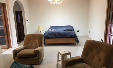 SE VENDE CHALET HERMOSO - CALLE 80 Y 57