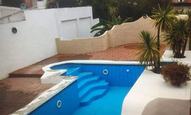 SE VENDE CHALET HERMOSO - CALLE 80 Y 57