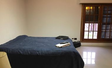 SE VENDE CHALET HERMOSO - CALLE 80 Y 57