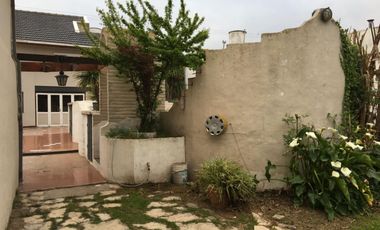 SE VENDE CHALET HERMOSO - CALLE 80 Y 57