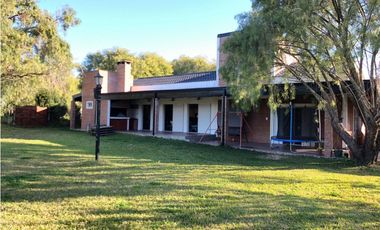 Se vende hermosa casa quinta.