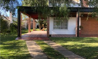Se vende hermosa casa quinta.
