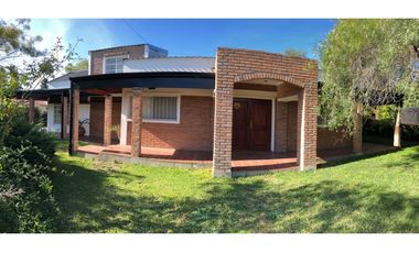 Se vende hermosa casa quinta.