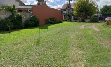 Gran casa con lote lindero en Venta en Quilmes