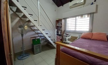 Gran casa con lote lindero en Venta en Quilmes