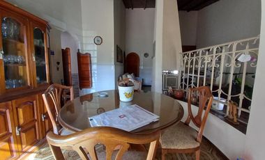 Gran casa con lote lindero en Venta en Quilmes