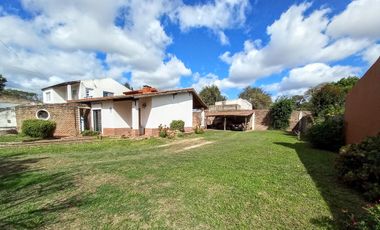 Gran casa con lote lindero en Venta en Quilmes