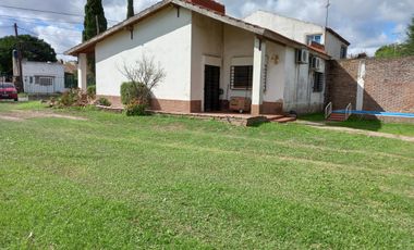 Gran casa con lote lindero en Venta en Quilmes
