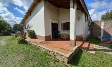 Gran casa con lote lindero en Venta en Quilmes