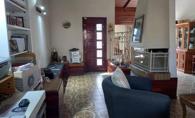 Gran casa con lote lindero en Venta en Quilmes