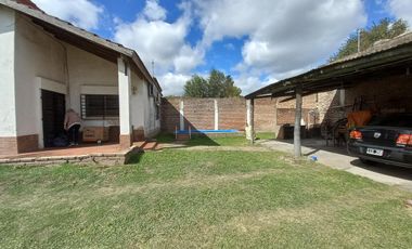Gran casa con lote lindero en Venta en Quilmes