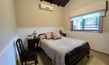 Gran casa con lote lindero en Venta en Quilmes