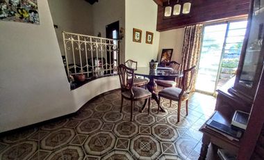 Gran casa con lote lindero en Venta en Quilmes