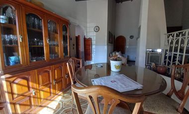 Gran casa con lote lindero en Venta en Quilmes
