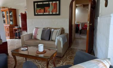 Gran casa con lote lindero en Venta en Quilmes