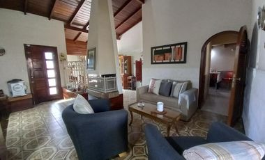 Gran casa con lote lindero en Venta en Quilmes