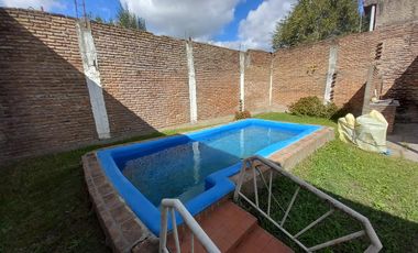 Gran casa con lote lindero en Venta en Quilmes