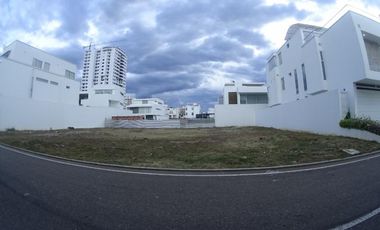 lote en venta en via al tennis. Cod V1122