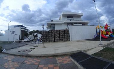 lote en venta en via al tennis. Cod V1122