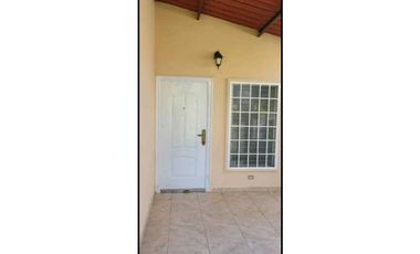 ALQUILO CASA EN ARRAIJAN BRISAS DEL GOLF 3R