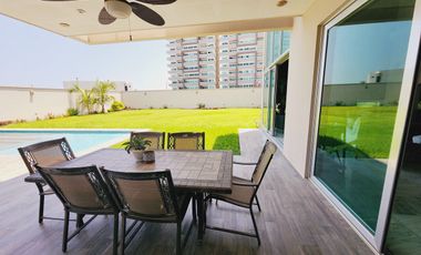 Residencia en VENTA CON TERRENO DE 908 M2 fracc PLAYAS DEL CONCHAL