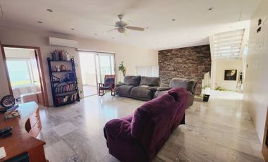 Residencia en VENTA CON TERRENO DE 908 M2 fracc PLAYAS DEL CONCHAL