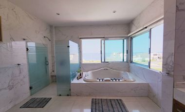 Residencia en VENTA CON TERRENO DE 908 M2 fracc PLAYAS DEL CONCHAL