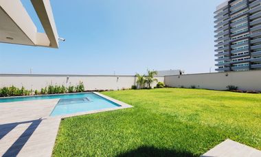 Residencia en VENTA CON TERRENO DE 908 M2 fracc PLAYAS DEL CONCHAL